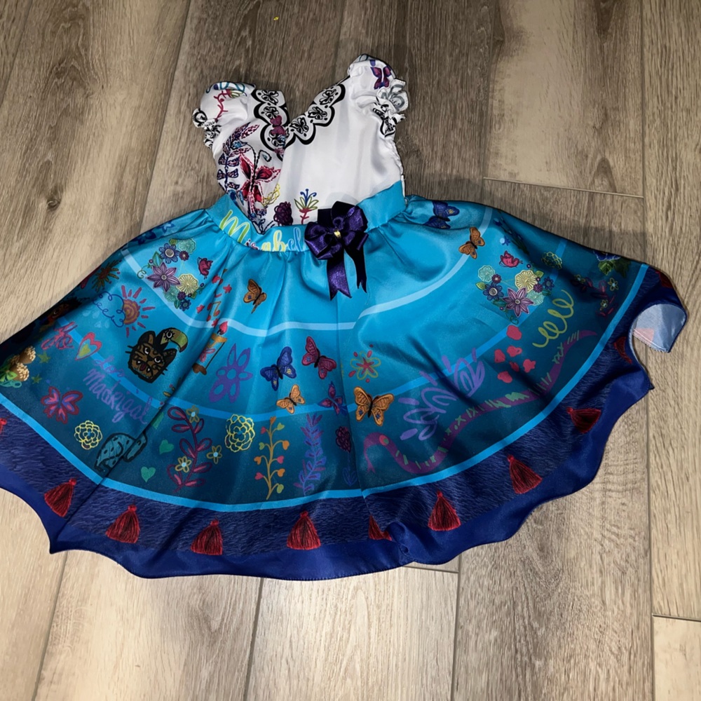 Encanto dress size 10 (6-7 ) yr old
